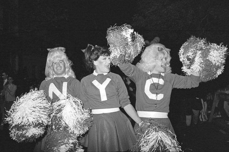 Винтажный Хэллоуин: Village Halloween Parade в Нью-Йорке 30-летней давности — New York