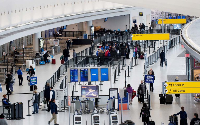 В аэропортах Нью-Йорка наконец появится быстрый и надежный Wi-Fi — New York
