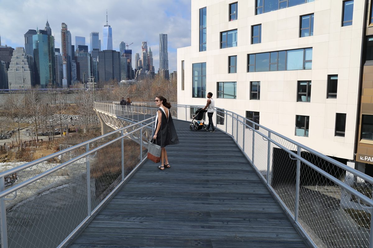 В Brooklyn Bridge Park снова переделывают многострадальный мост — New York