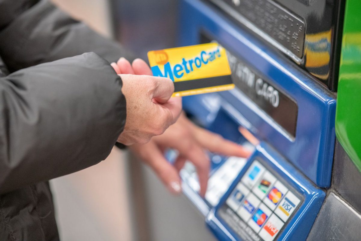 Проездные MetroCard за полцены будут доступны всем жителям Нью-Йорка с низким уровнем дохода в следующем месяце — New York