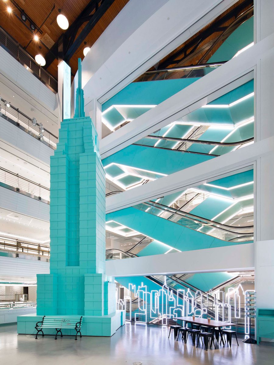 Tiffany & Co. за одну ночь перенесли свой главный магазин на Пятой авеню — New York
