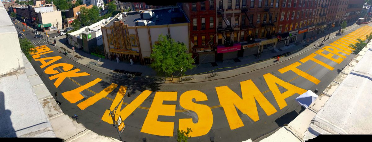 В Бруклине появилась огромная надпись "Black Lives Matter" — New York