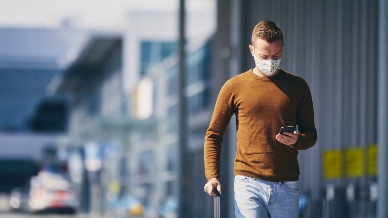 MTA просит Apple упростить разблокировку iPhone - чтобы люди могли делать это в масках — New York