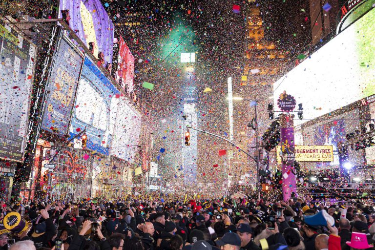 В этом году новогодний шар на Таймс-сквер опустится без зрителей — New York