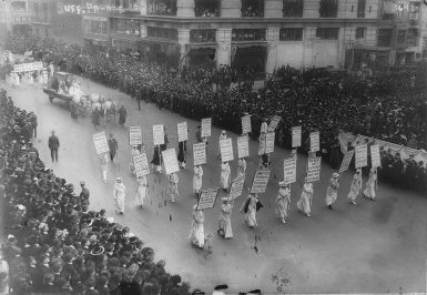 102 года назад женщины Нью-Йорка впервые были допущены к голосованию — New York