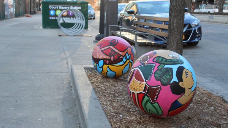 В Лонг-Айленд-Сити появились 20 разрисованных планет — New York