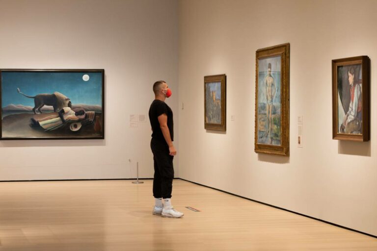 Музеи и кинотеатры Нью-Йорка смогут принимать больше посетителей — New York