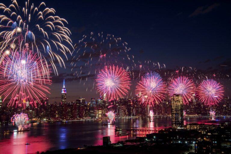 10 мест, где можно посмотреть фейерверк 4 июля в Нью-Йорке — New York