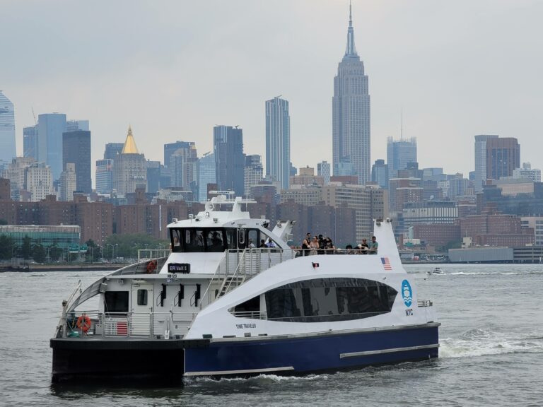 NYC Ferry открывает новый причал в ​​Бронксе — New York
