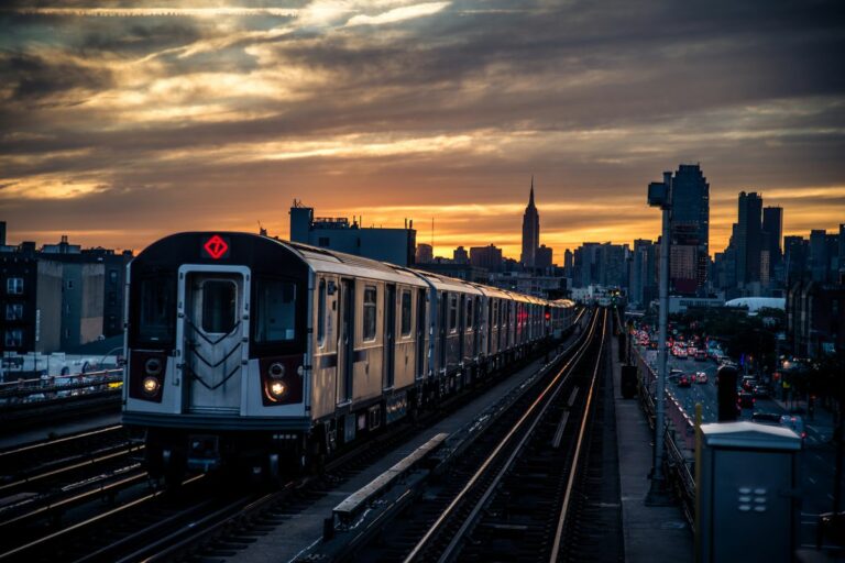 На этой неделе поезда в метро Нью-Йорка будут ездить реже — New York