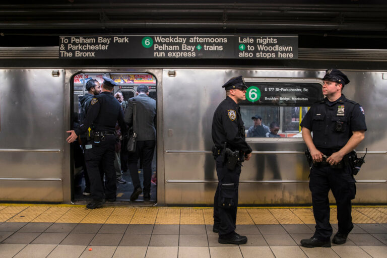 В метро Нью-Йорка появится больше полицейских — New York